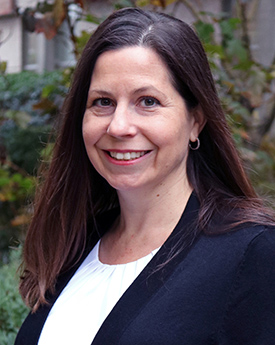 Holly Hutton headshot